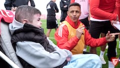 Este gesto de Alexis con un niño en Sevilla da la vuelta al mundo: ¡para emocionarse!