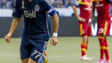 Pedro Morales celebra su tanto de penal, el 1-1 parcial con Real Salt Lake.