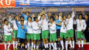 MUNDIAL SUB 17 PERU 2005
MEXSPORT DIGITAL IMAGE
02 October 2005: Action photo of mexican national Sub 17 team celebrating with the trophy during the championship game for the Mundial FIFA Sub 17 held at Lima, Peru. Mexico defeats Brazil 3-0./Foto de accion de de la seleccion nacional mexicana Sub 17 celebrando con el trofeo durante el juego por el campeonato del Mundial FIFA Sub 17 celebrado en Lima, Peru. Mexico derroto a Brasil 3-0. MEXSPORT/OMAR MARTINEZ