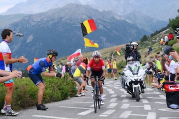 Nairo Quintana demostró una vez más que es uno de los mejores del mundo. La etapa 11 del Tour de Francia movió la general y el colombiano fue protagonista tras mantenerse a rueda de los capos y lanzar un ataque a 9.4 km de meta. Vingegaard aprovechó el mal día de Pogacar y le arrebató el maillot amarillo. 