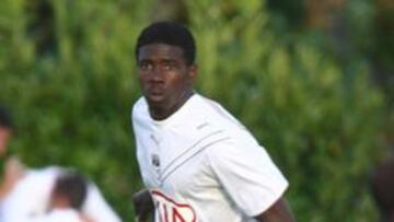 El Madrid sigue a Manga, central de Gabón, según su agente