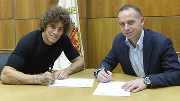 31/01/17 ZARAGOZA NUEVO FICHAJE FIRMA DE ROLF FELSTCHER
FOTO ENVIADA PEDRO.LUIS.FERRER. *** Local Caption *** Rolf Günther Feltscher