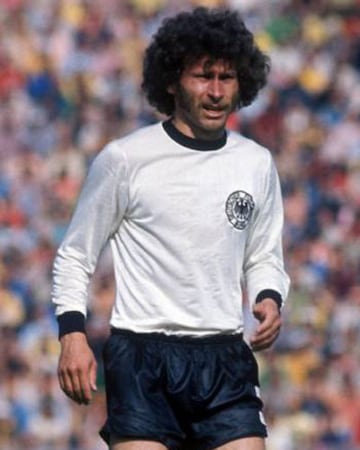 Breitner fue campeón del mundo en 1974, abandonó al equipo campeón de 1978 y fue subcampeón en 1982, siendo parte de uno de los equipos más ganadores del fútbol. 