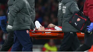 Arsenal's Bellerín out for season with ACL rupture