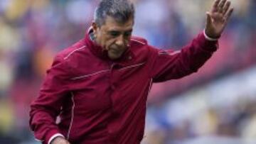 Carlos Reinoso fue expulsado por el árbitro Fernando Guerrero debido a sus constantes reclamos.
