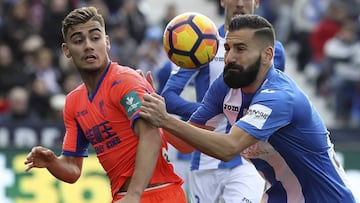 Siovas, jugador del Legan&eacute;s, jugando contra el Granada.