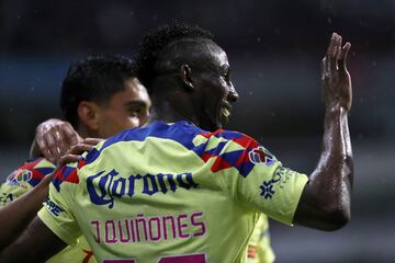 Quiñones celebrates as América score 4 against Pachuca.