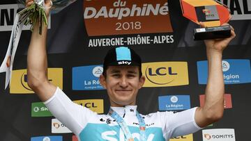 Stage winner Poland&#039;s Michal Kwiatkowski celebrates on the podium after winning the rides during a 6,6 km individual time-trial, the prologue of the 70th edition of the Criterium du Dauphine cycling race on June 3, 2018 in and around Valence, southern France. / AFP PHOTO / Philippe LOPEZ