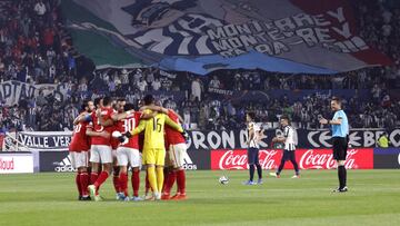 Soccer Football - Club World Cup - Second Round - Al Ahly v Monterrey - Al Nahyan Stadium, Abu Dhabi, United Arab Emirates - February 5, 2022 Al Ahly&#039;s Ahmed players huddle before the start of the second half REUTERS/Suhaib Salem