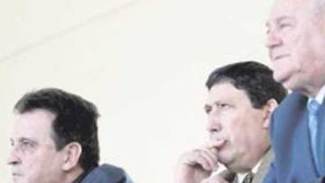 <b>ENRÍQUEZ NEGREIRA. </b>El vicepresidente de los árbitros, a la izquierda.
