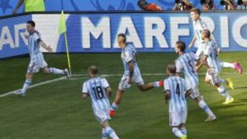 Messi celebra su gol ante Irán.