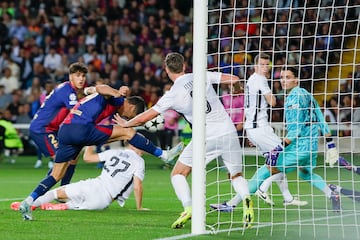 4-0. Córner que lanza Raphinha pasado, al segundo palo, Íñigo Martínez consigue rematar de cabeza para dejar el balón en el área pequeña y Robert Lewandowski remata, primero de cabeza y luego con el pie, el cuarto tanto en el minuto 50 de partido.