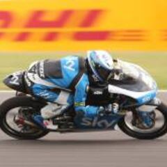 Fenati gana; Navarro se acerca al liderato tras ser segundo