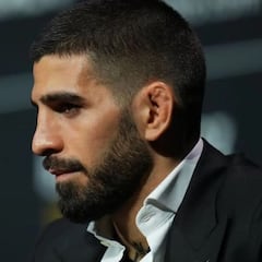 How much has Ilia Topuria won in prize money as a UFC fighter?