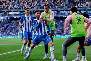 Puado celebra el 1-1 al Atltico de Madrid. 
