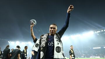 Paris Saint-Germain's French forward Kylian Mbappe celebrates during a ceremony following the French L1 football match between Paris Saint-Germain (PSG) and Toulouse (TFC) on May 12, 2024 at the Parc des Princes stadium in Paris.     FRANCK FIFE/Pool via REUTERS