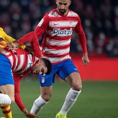Barcelona: Xavi risked illegal lineup and forfeit in Granada draw