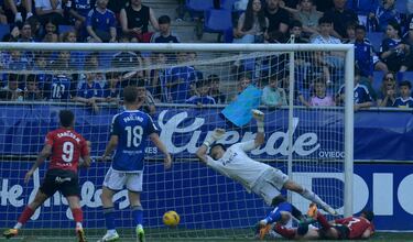 Ya se relamía el Oviedo pensando que los tres puntos se quedaban en el Tartiere, cuando llegó Gabri Martínez para romper los sueños carbayones. El centrocampista sigue de dulce este curso y se trajo un punto para el Mirandés, con un certero remate de cabeza.