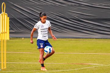 La Selección Femenina de Chile prepara su debut en Copa América ante Paraguay. La Roja realizó su práctica en la Sede Deportiva de América de Cali.