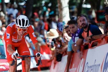 Llegada a meta de O'Connor, el maillot rojo.