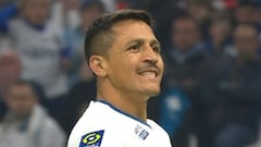 A Alexis le quedó el balón en el área y así definió: ojo a su reacción