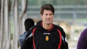 <b>AL ENTRENAMIENTO. </b>Laudrup, en las instalaciones del Mallorca.