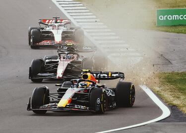 Sergio Pérez de Red Bull durante el Gran Premio de Gran Bretaña en el circuito de Silverstone. 