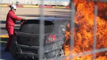 <b>UN BUEN SUSTO. </b>Así acabó el coche que conducía Pipo López , colaborador de AS, en MotorLand.