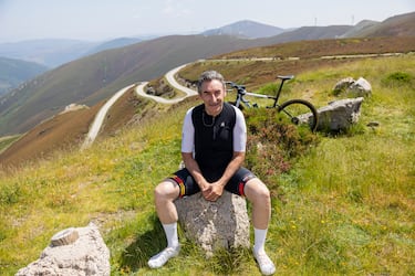 Desde la cumbre de El Morredero se contemplan los kilómetros finales de la subida. Esta cima es una Estación de Esquí que ya hace tiempo cerró su actividad, concretamente en 2008. Será el desenlace de la 17ª etapa de La Vuelta 2025 en una jornada que se celebrará el 10 de septiembre.
