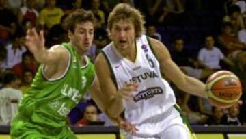 <B>PRESIÓN NBA.</B> El lituano ha fichado por los Hornets, que han influido decisivamente en la decisión del ex jugador del TAU.
