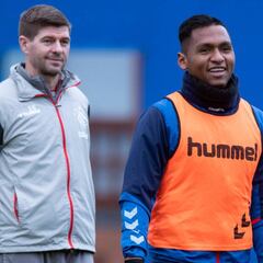 Gerrard compara a Morelos con Luis Suárez: "Son especiales"