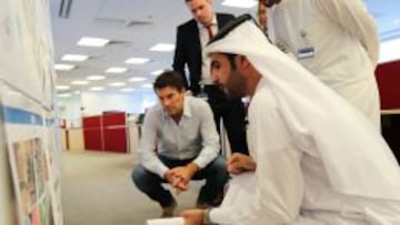 Laudrup, t&eacute;cnico actual del Lekhwiya qatar&iacute;, durante su visita al Comit&eacute; Organizador del Mundial de Qatar 2022.