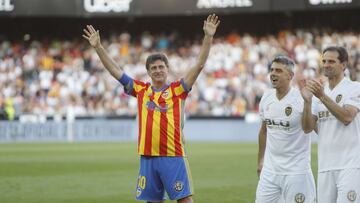 24/03/19  PARTIDO CENTENARIO LEYENDAS VETERANOS 
 ESTADIO MESTALLA
 VALENCIA - ESPA&Ntilde;A
 MARIO KEMPES CLAUDIO LOPEZ PIOJO LOPEZ GINER