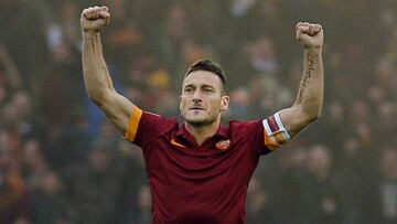 Totti cumple hoy 40 años, toda una leyenda del Roma.