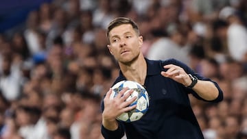 MADRID, 16/09/2025.- El entrenador del Real Madrid Xabi Alonso durante el partido de la primera jornada de la Liga de Campeones que Real Madrid y Olympique de Marsella disputan este martes en el estadio Santiago Bernabéu. EFE/Sergio Pérez