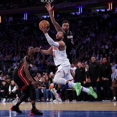 Brunson se endereza a sí mismo y también a los peleones Knicks