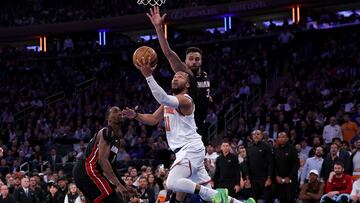 Brunson se endereza a sí mismo y también a los peleones Knicks