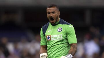 Durante el juego ante Portmore en el Estadio Azteca, el arquero fue blanco de abucheos, debido a que antes de la temporada señaló que no quería seguir en La Máquina.