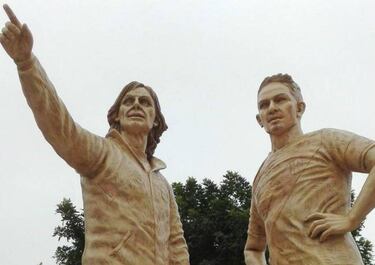 San Miguel les pone una estatua al 'Tigre' Gareca y Paolo Guerrero