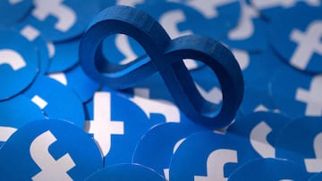 FILE PHOTO: Meta and Facebook logos are seen in this illustration taken February 15, 2022. REUTERS/Dado Ruvic/Illustration/File Photo