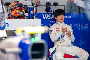 Liam Lawson y Yuki Tsunoda amenazan a Checo Pérez en Red Bull
