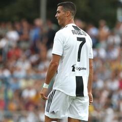 Cristiano Ronaldo makes first appearance in Juventus shirt