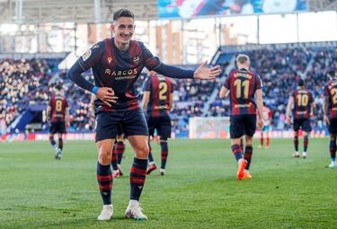 Pablo Martínez fue el artífice de la victoria del Levante contra el Lugo. El centrocampista marcó un tanto (el segundo, con un potente disparo) y dio los otros dos. El primero, desde el saque de esquina; y el tercero, con un envío desde banda izquierda.