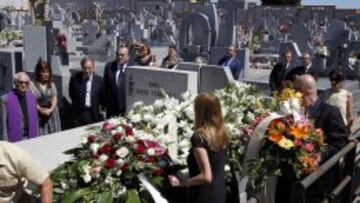ARROPADOS. Florentino, Fernández Tapias y Butragueño acompañaron a la familia de Di Stéfano en una sencilla ceremonia en La Almudena.