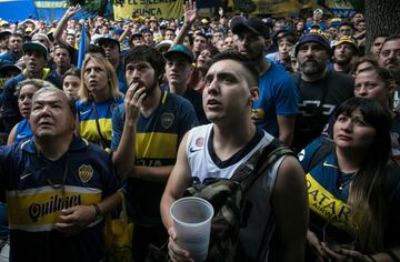 Aficionados de Boca viendo el partido.