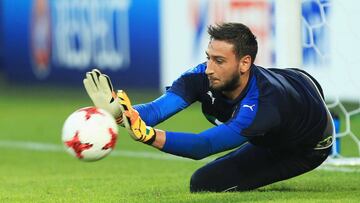 Donnarumma con la selecci&oacute;n sub-21 italiana.