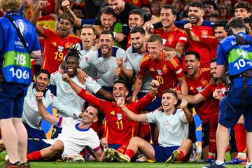 Los jugadores españoles celebran el pase a la final.