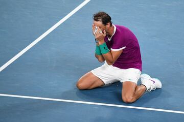 Rafael Nadal se ha convertido en el más grande de la historia del tenis tras conseguir su 21 Gran Slam tras vencer en la final de Open de Australia a Medvedev (2-6, 6-7(5), 6-4, 6-4, 7-5).