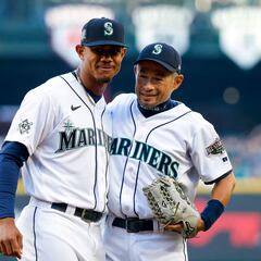 Ichiro throws fastest ever ceremonial pitch