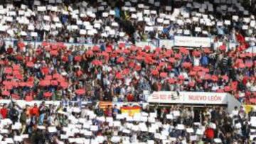 La afición de La Romareda quiere forzar la marcha de Agapito Iglesias.